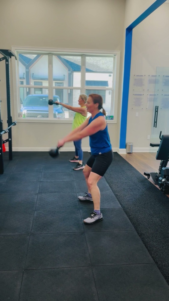 Pair training with kettlebells at Elev8